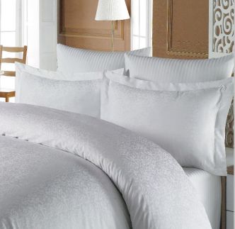 Satenska posteljina Sarmasik, bijela